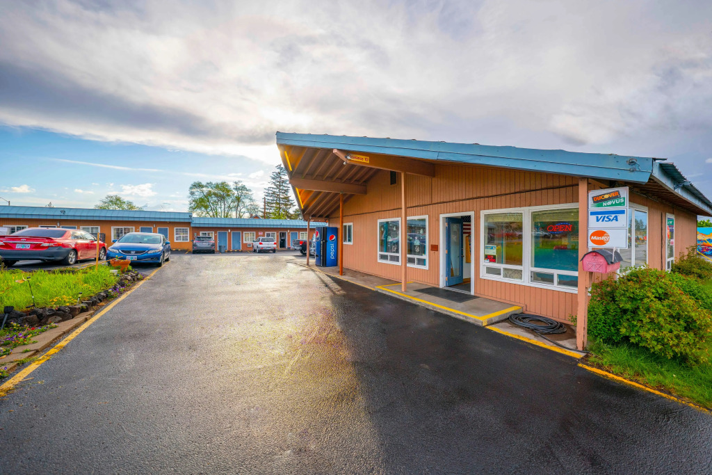 Royal Gateway Motel