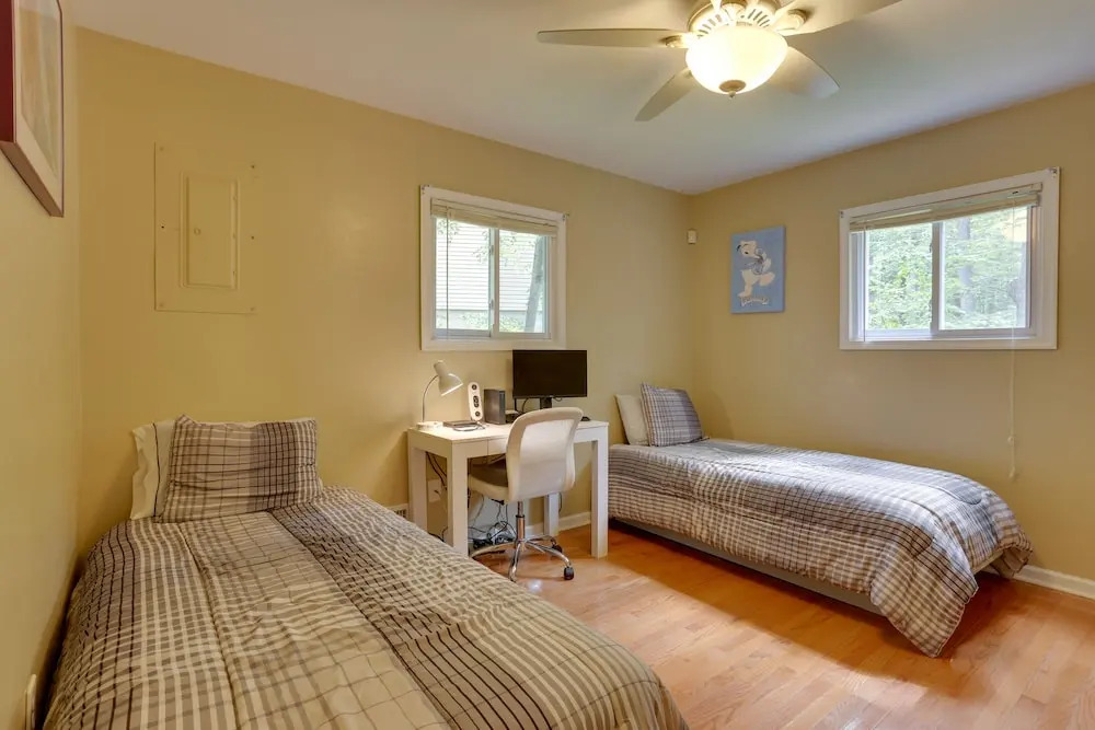 Pools, Hot Tub & More: Bushkill Mountain Getaway