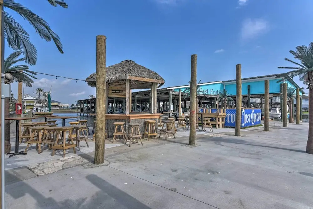 Sea Isle Retreat: Restaurant, Bar & Marina On-site