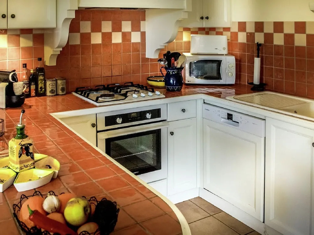 Provencal Holiday Home With Dishwasher not far From Fréjus