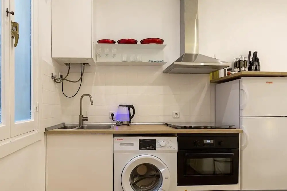 Cozy Apartment for 4 near Sol