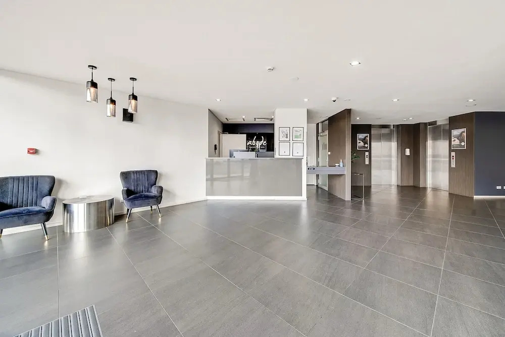 Comfy Lakeside 1-bed With Secure Parking