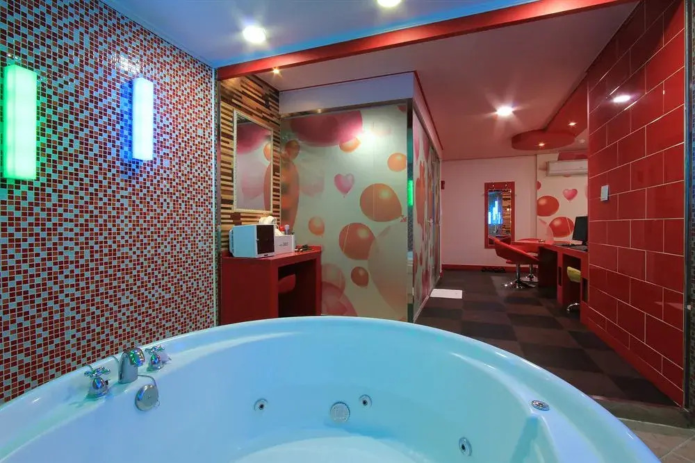 Hotel 369
