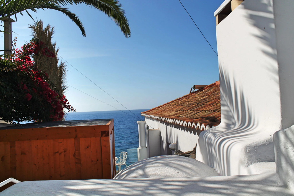 Beachfront cottage in sunny Calheta – the ideal hideaway | Cottage do Mar