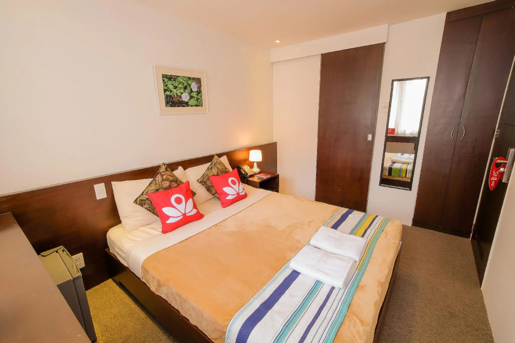 ZEN Rooms Makati Amorsolo