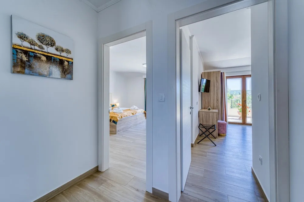 Villa Mare With Private Pool And Garden - Happy Rentals