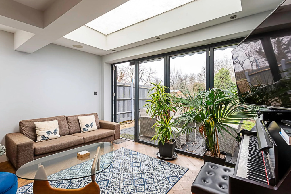 Modern and Spacious Colliers Wood Home