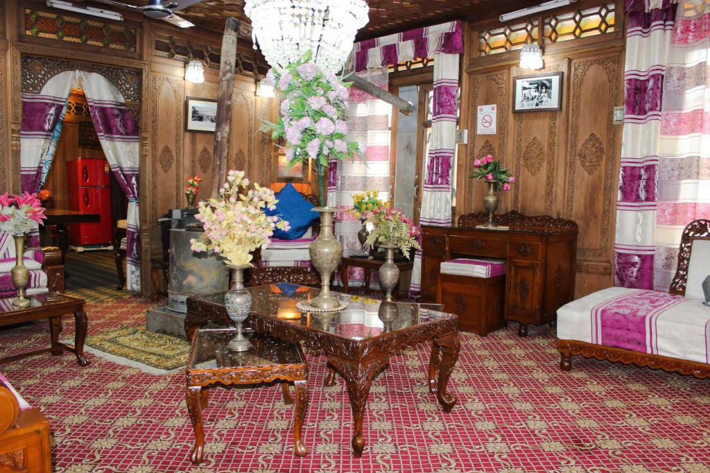 Aziz Palace Group of Houseboats