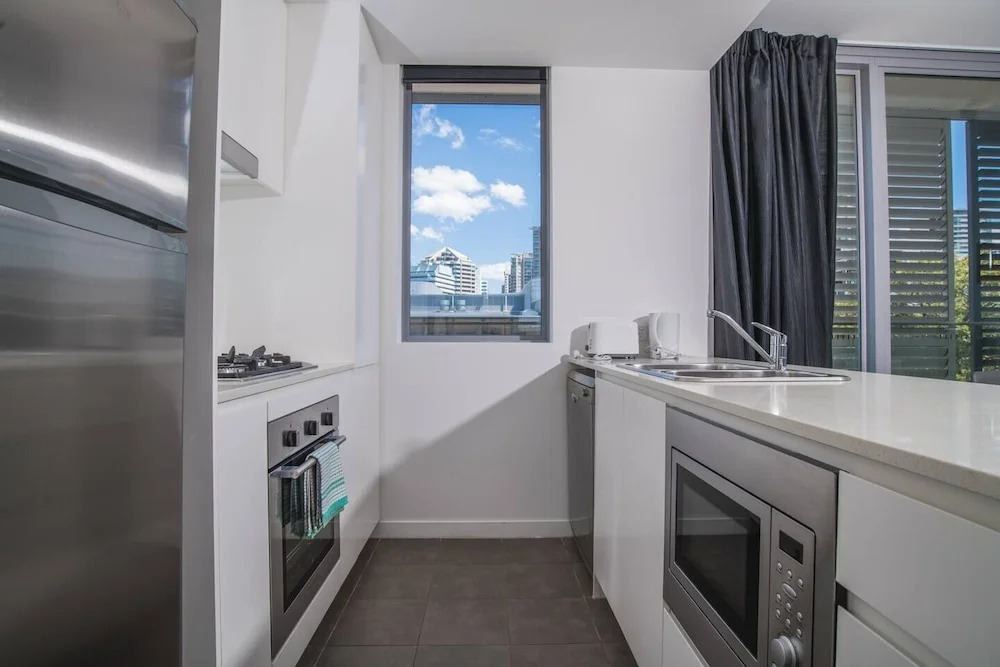 2bed Apartment! Modern Home for 4 at Chatswood
