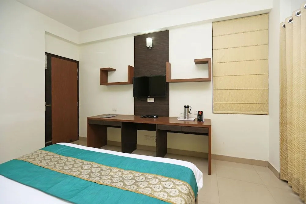 Capital O 8481 Le Tara Residency