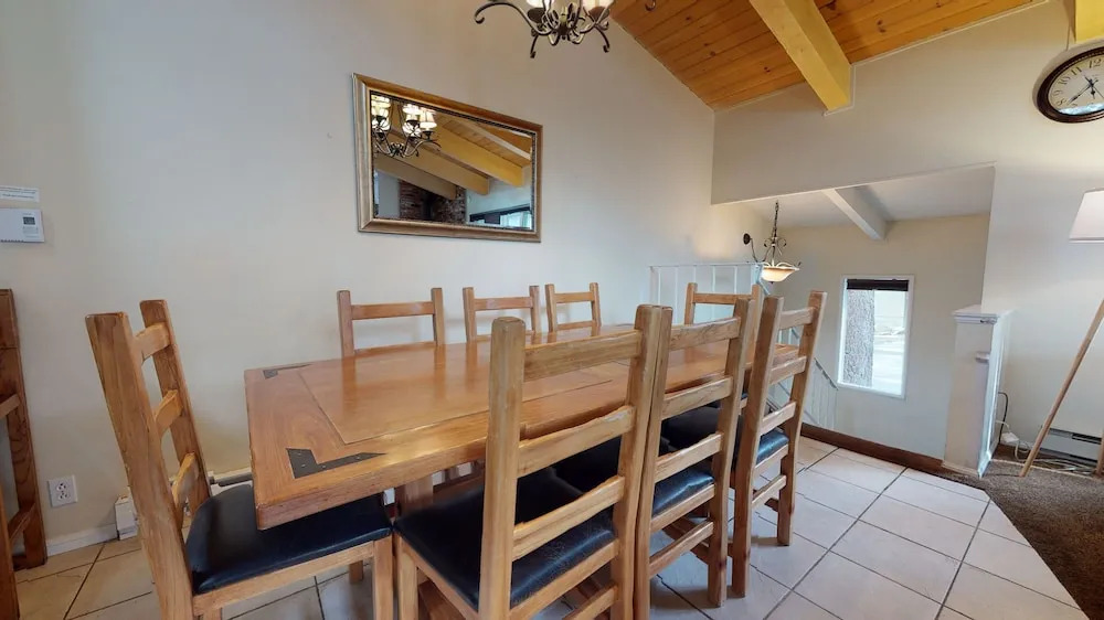 Chateau de Montagne 29 Updated and Spacious with Private Washer Dryer, On The Shuttle Route by RedAwning