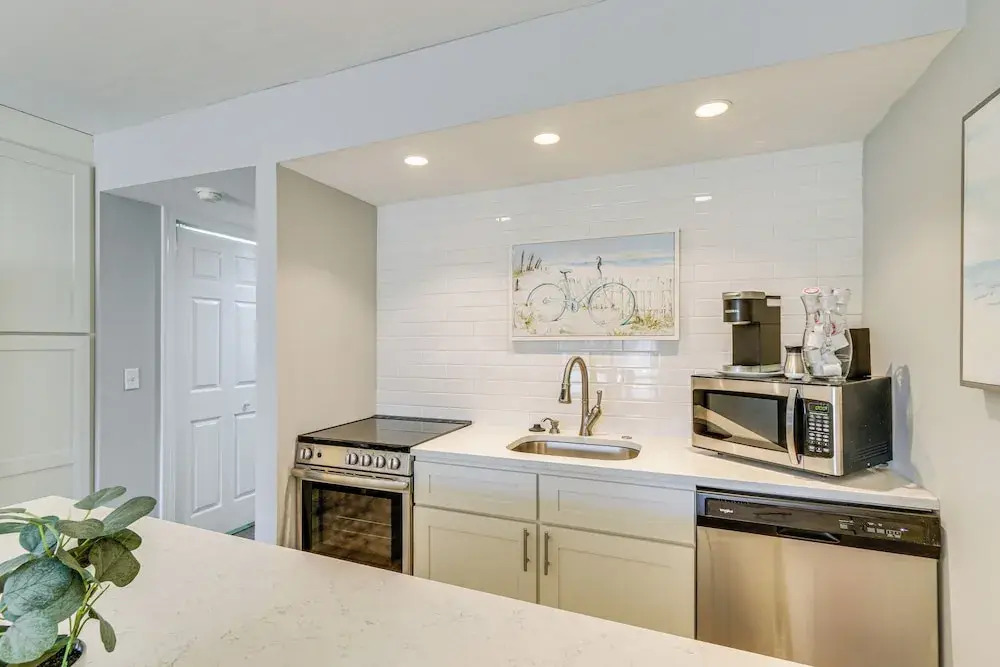 Hilton Head Island Studio w/ Patio: Walk to Beach!