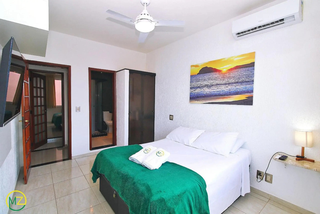 Magnifica e enorme cobertura duplex com 4 quartos, terraço, piscina e vista pro mar em Copacabana!