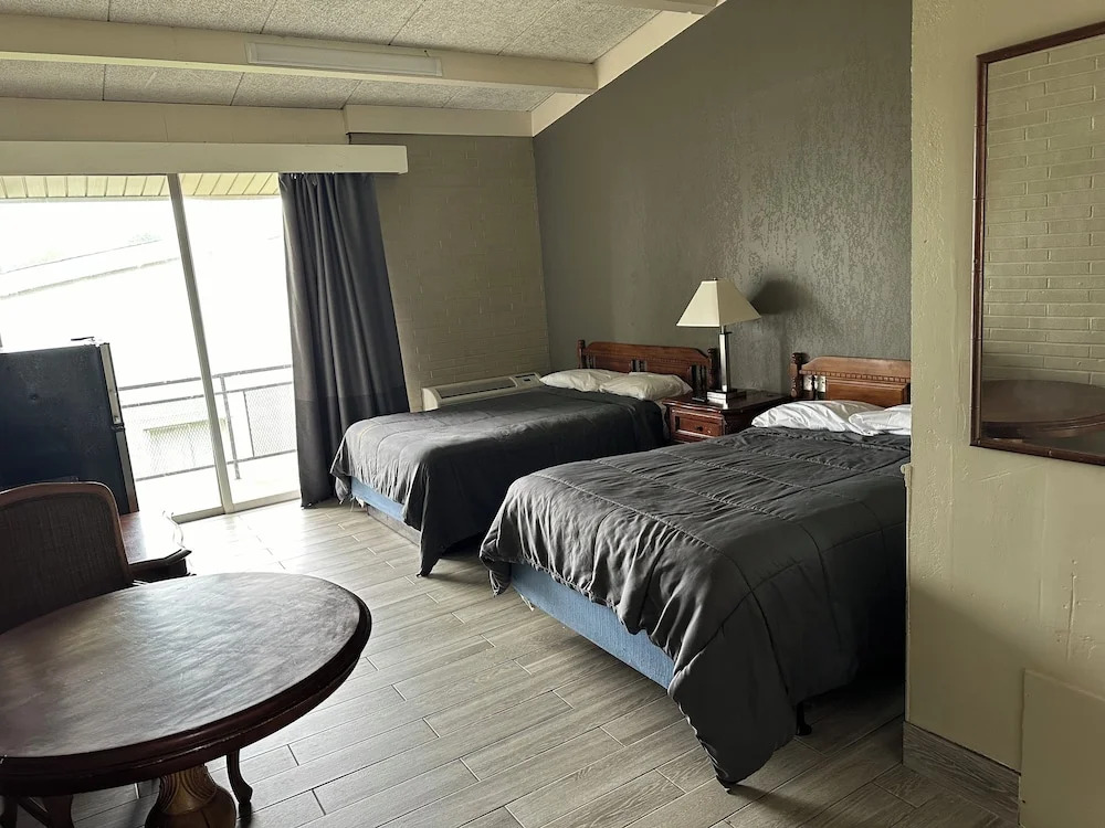 Amerihill Inn & Suites Greensboro