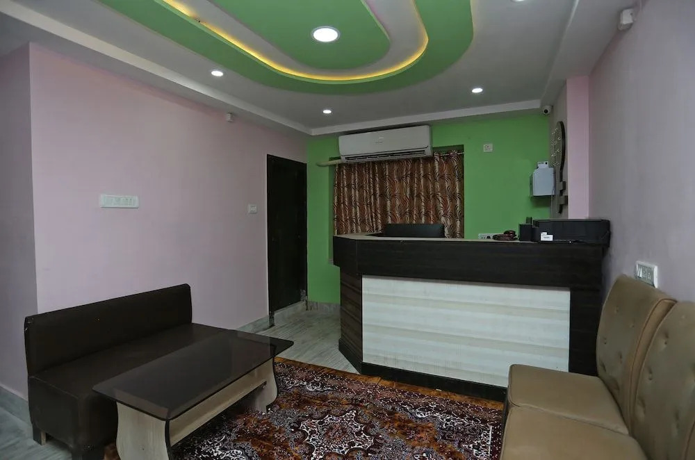 OYO 22566 Red Velvet Inn