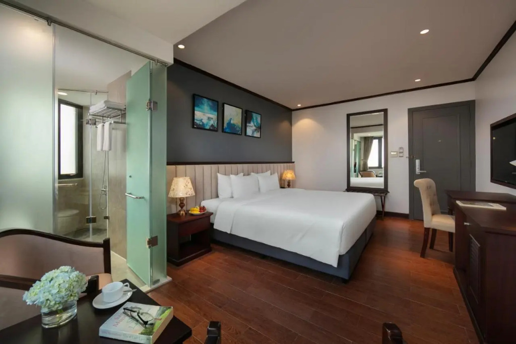 MAY DE VILLE Corner Hotel