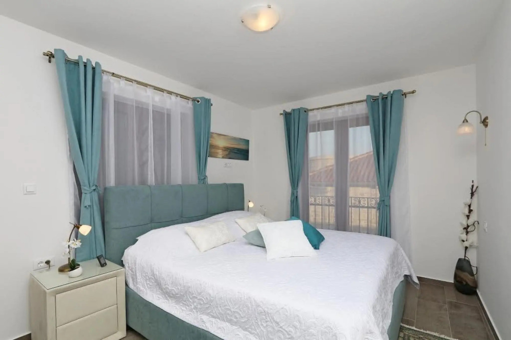 Lurda in Linardići with 4 bedrooms and 2 bathrooms