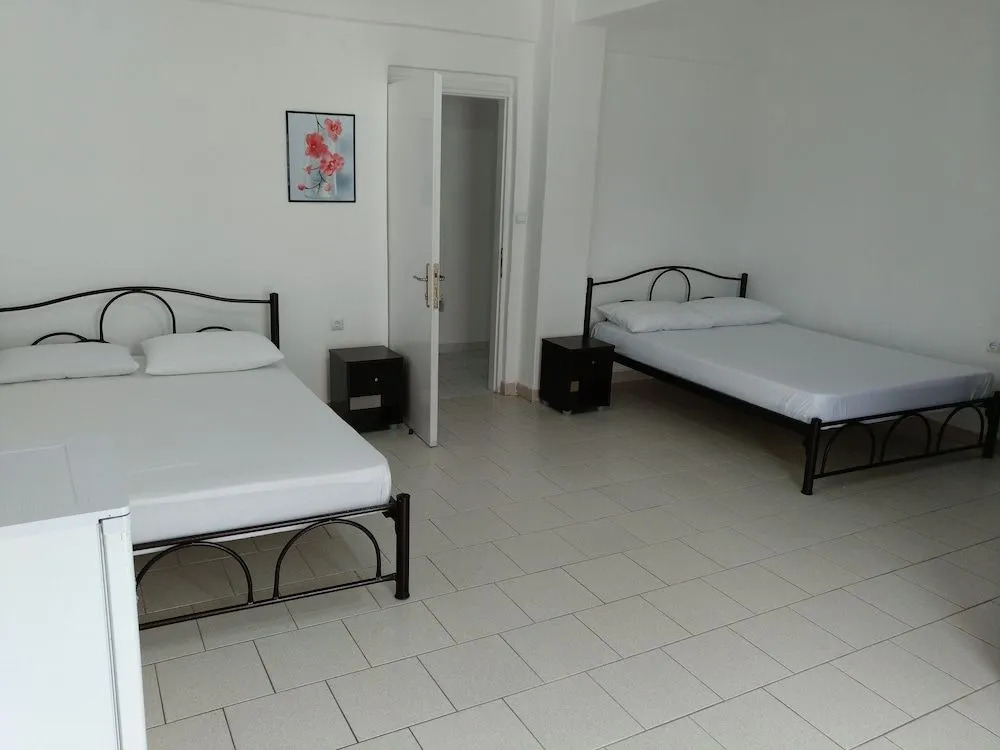 Gatos Village Studios & Apartments