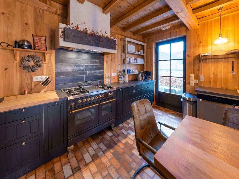Capacious holiday home in Membre with garden