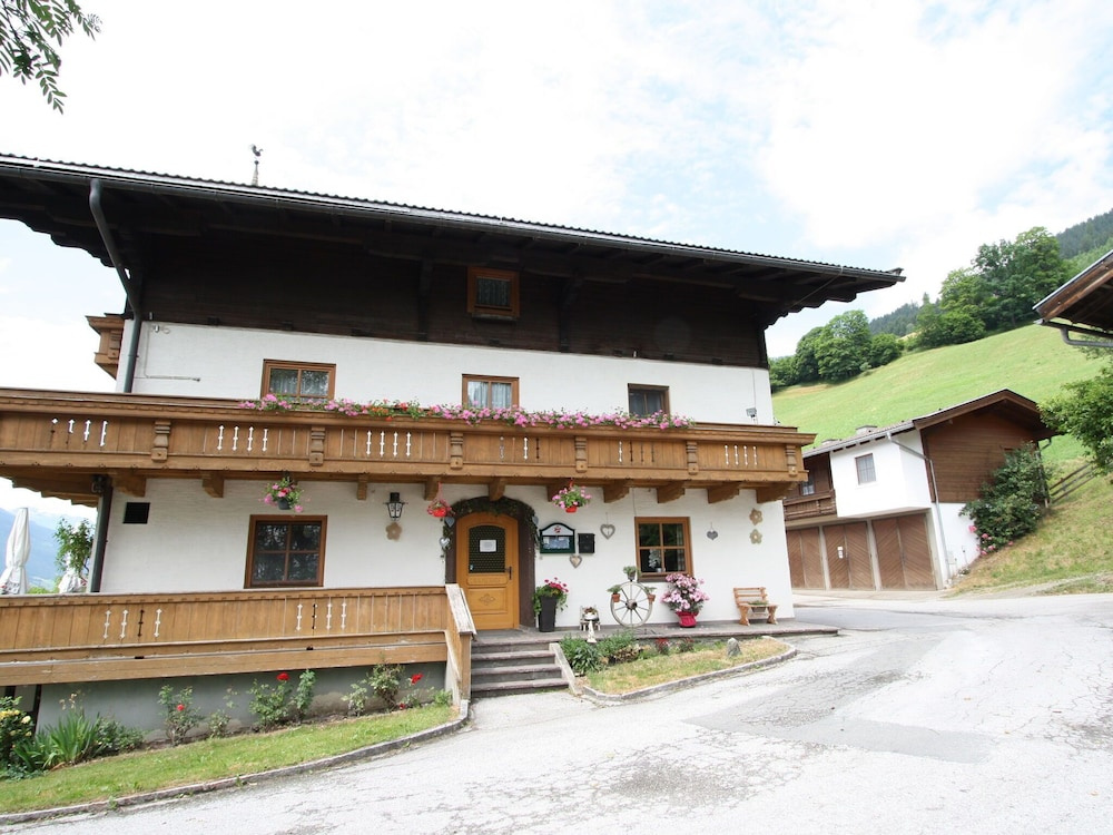 Vintage Apartment in Stuhlfelden With Balcony