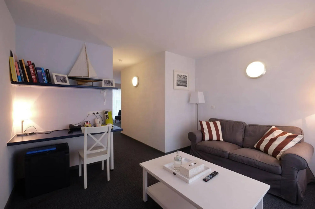 Avenue Beach Hotel