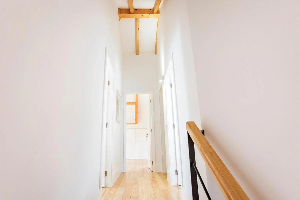 Bright 3BR Flat w/ AC in City Center by LovelyStay