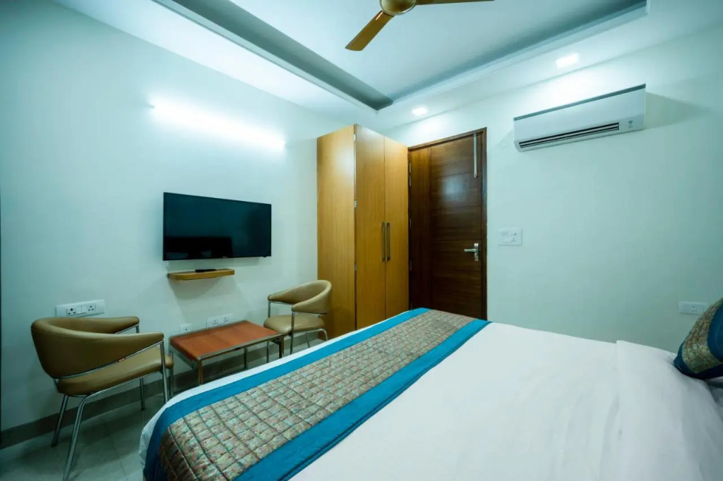The Palms Inn I Near Medanta Medicity I Sec-38