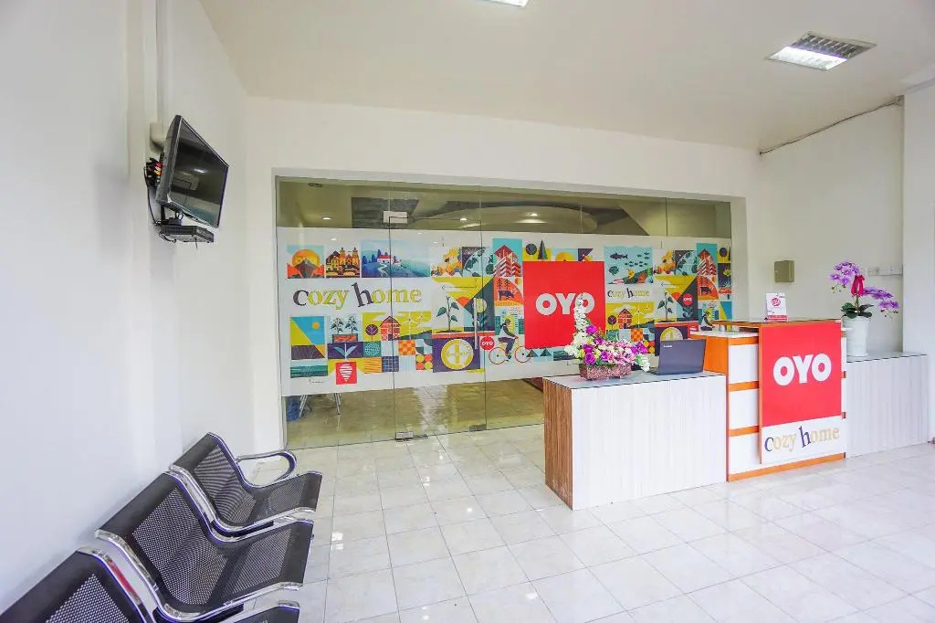 Super OYO 1838 COZY Home