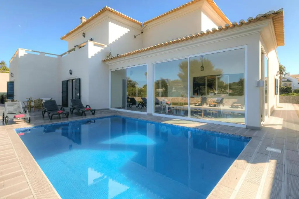 Villa Albufeira Golf Dois Superb V5 sleeps 12 Short Walk to Albufeira Centre