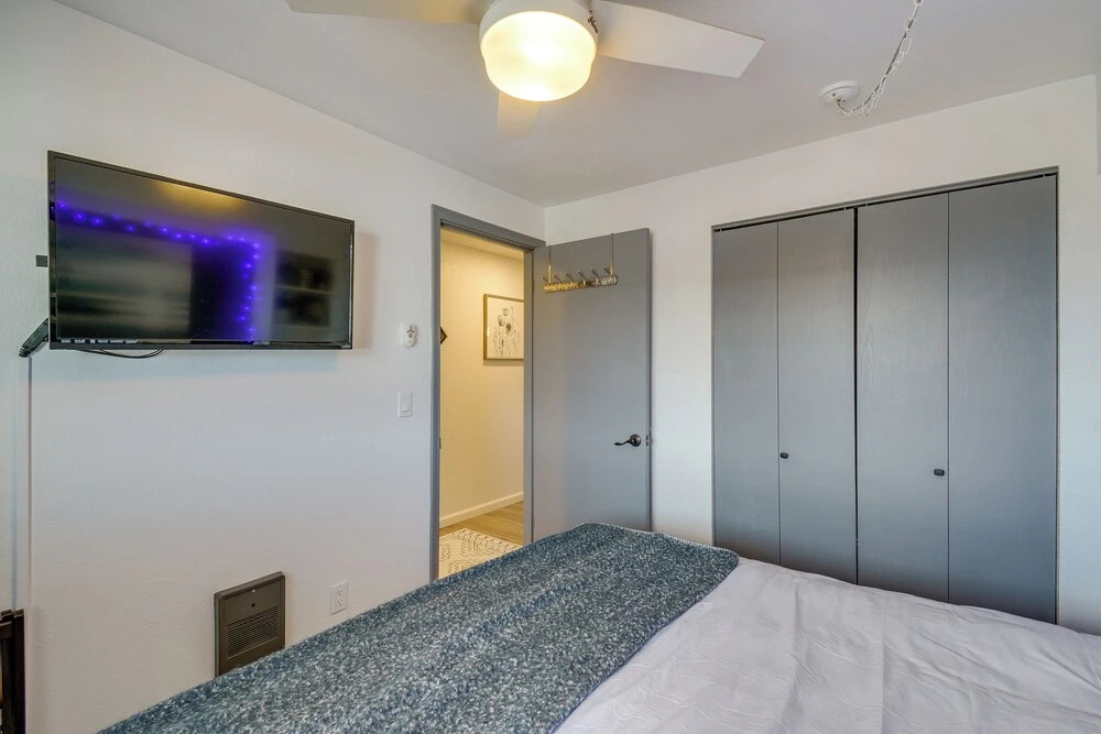 Walk to the Beach: Ocean Shores Condo!