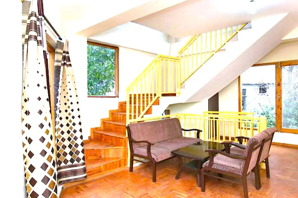 POP HOME 82259 Shashwat Homestay