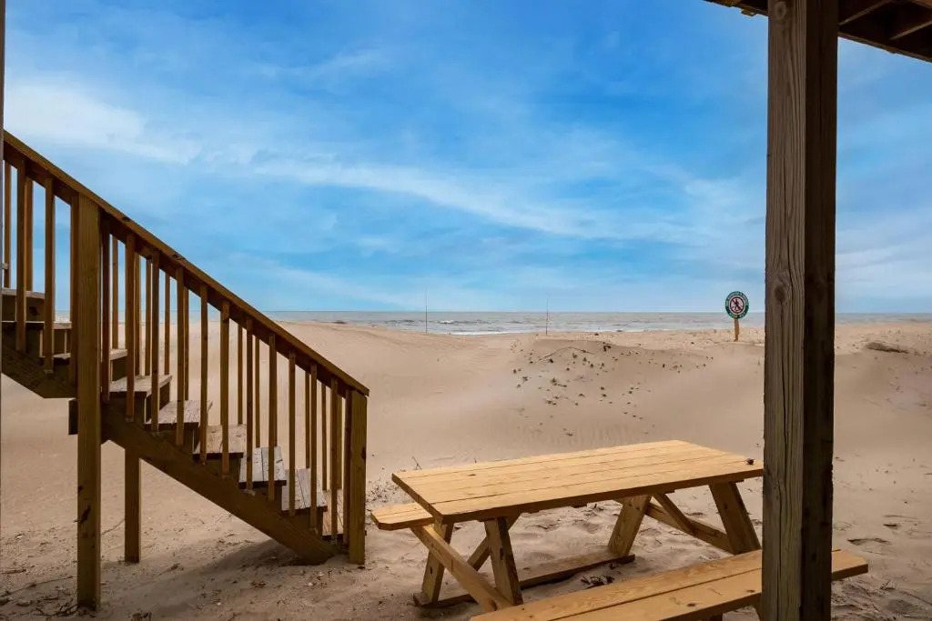 10 Conch Too by Oak Island Accommodations