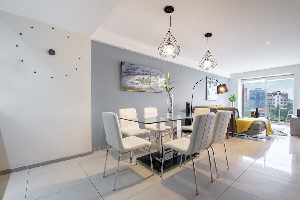 2BR Luxury Stay Mundial 2026 Skyline Views