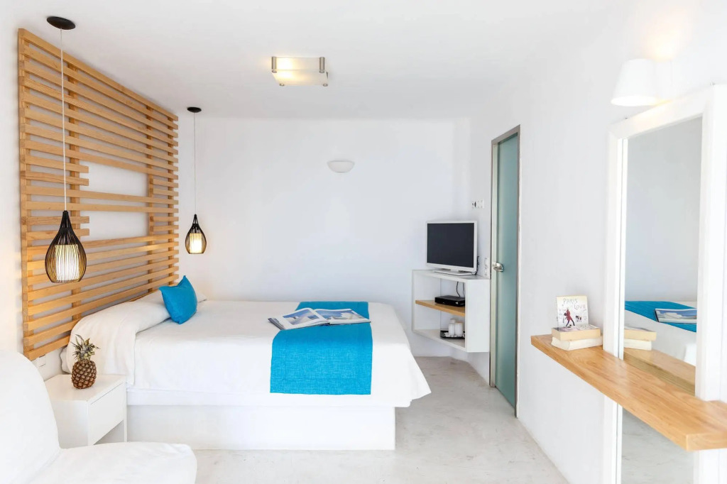 Sun Rocks Boutique Hotel - Caldera View Suites & Sunset Dining Experience