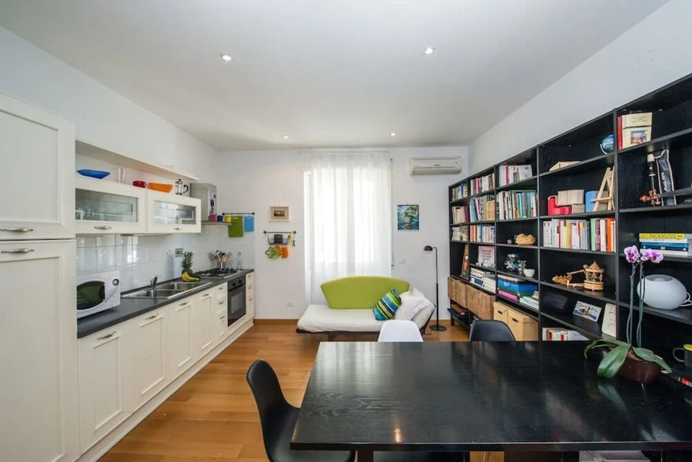 Bright and Colorful Flat Very Close to the Metro