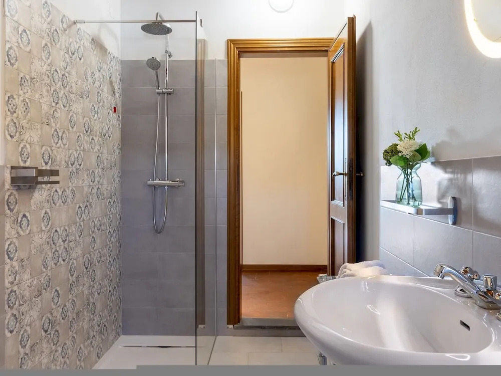 TENUTA FRANCIGENA 8, Emma Villas