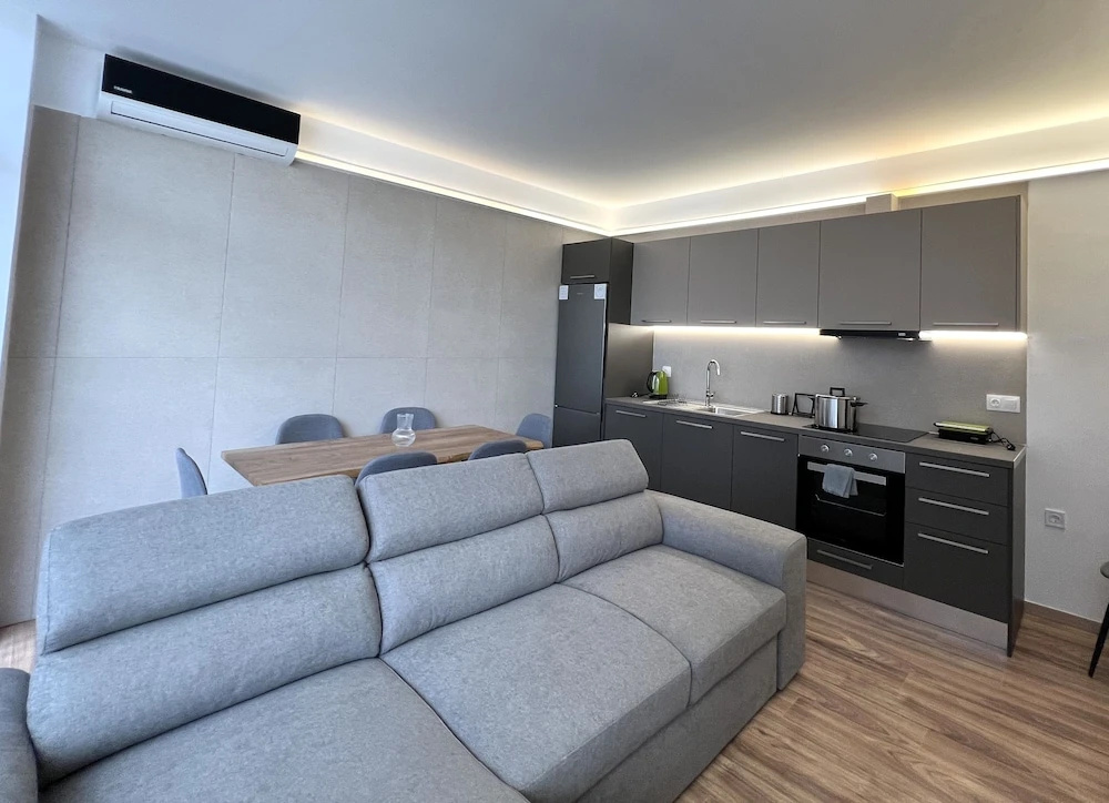 Penthouse & apartments by the Sea airport Airstay