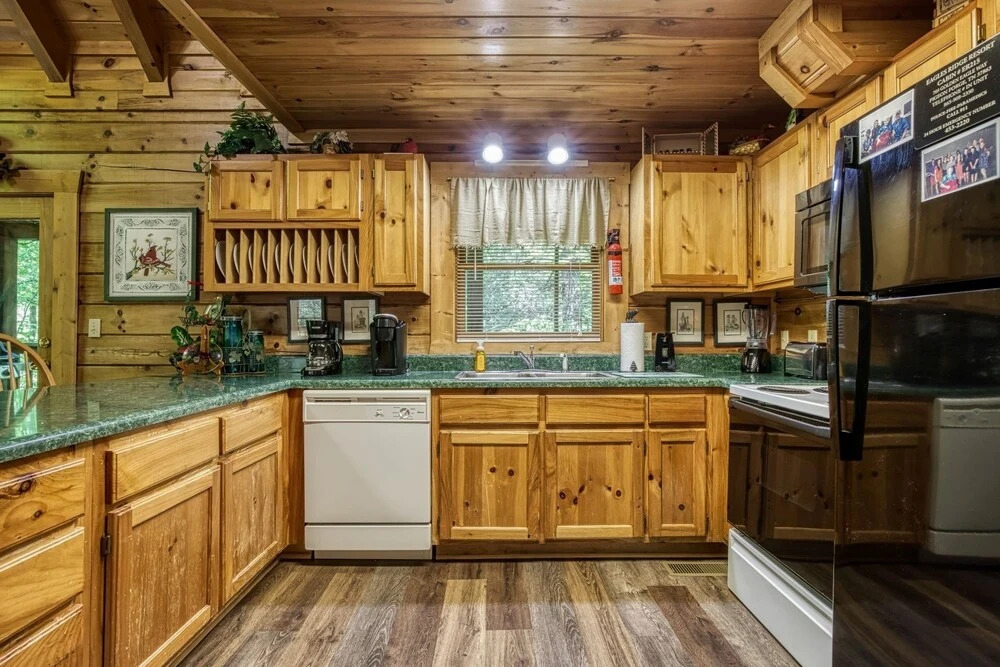 Er215 â Red Bird Haven Great Location â Close To Town! 3 Bedroom Cabin by RedAwning