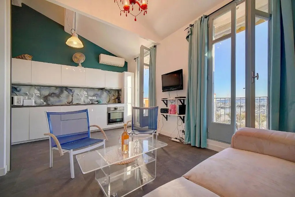 EXCEPTIONNEL 3 PIECES AVEC TERRASSE VUE SUR VIEUX PORT CENTRE VILLE l! A2B195