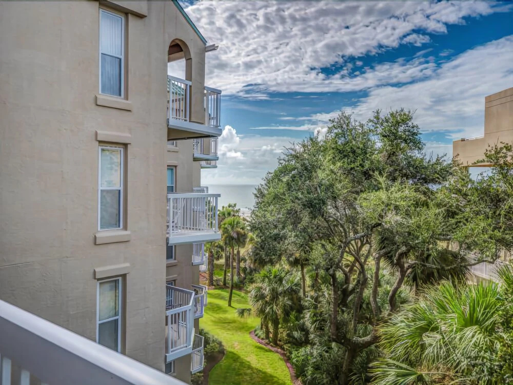 Barrington Court 417 - One Bedroom Condo