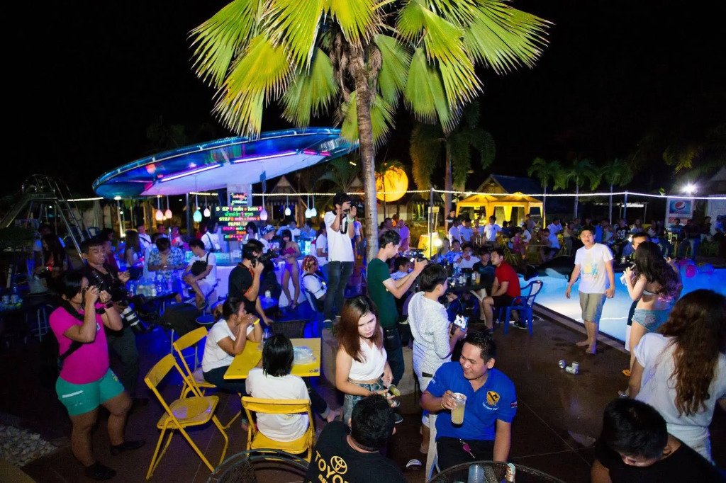 Castle Howchow Beach Resort Hotel