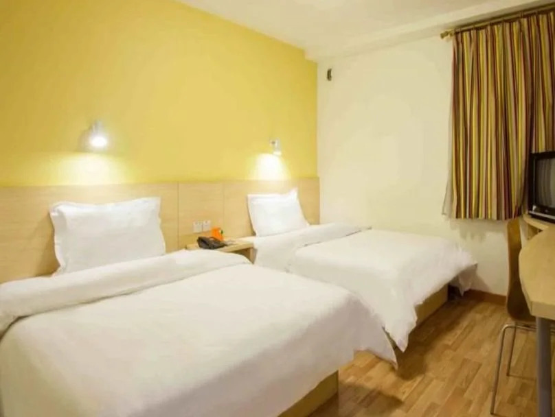 7 Days Inn Chengdu Wenjiang Passenger Transportation Center Guanghua Avenue Subway Station Branch