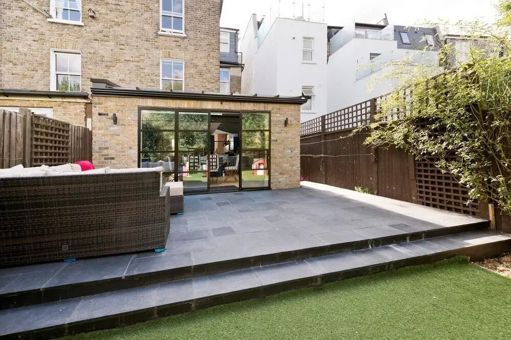 Bright & Spacious 5 Bed House in Charming Putney