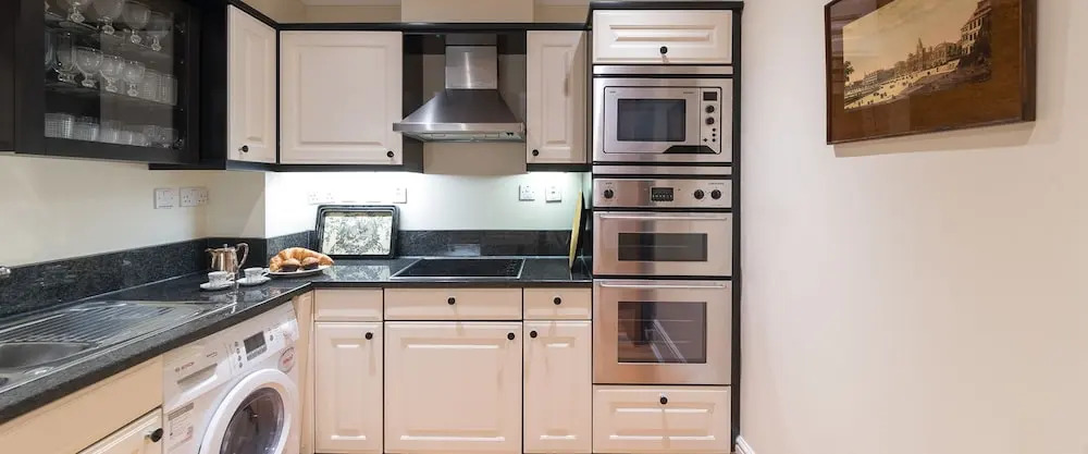A Place Like Home - Elegant Apartment near Green Park