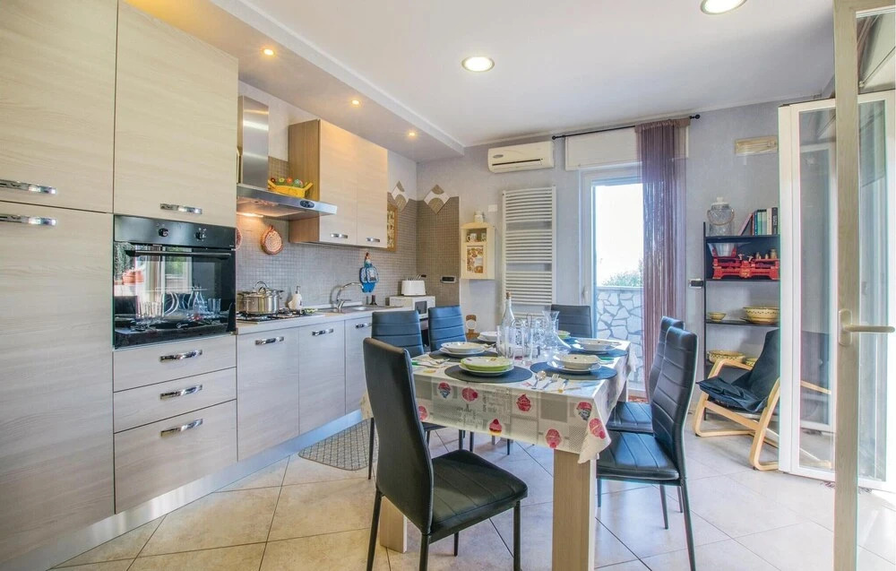 Beautiful Apartment in Bari With 3 Bedrooms and Wifi