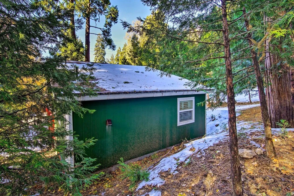 Running Springs Cabin w/ Deck + Forest Views