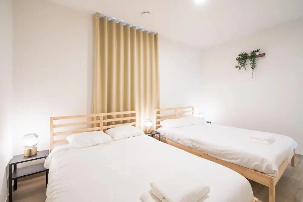Premium City Retreat With Balcony for 12