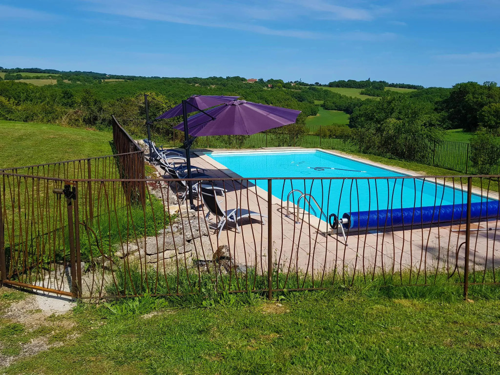 Farmhouse in Saint-Cernin with Pool & Views