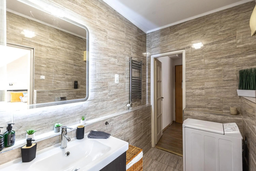 Gozsdu White Raven Residence 305