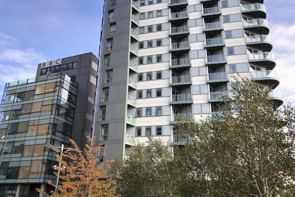 Lovely Home in Media City right by the Quays